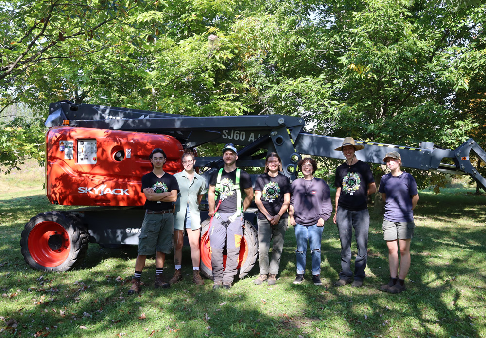 Group Picture in front of Skyjack Boom