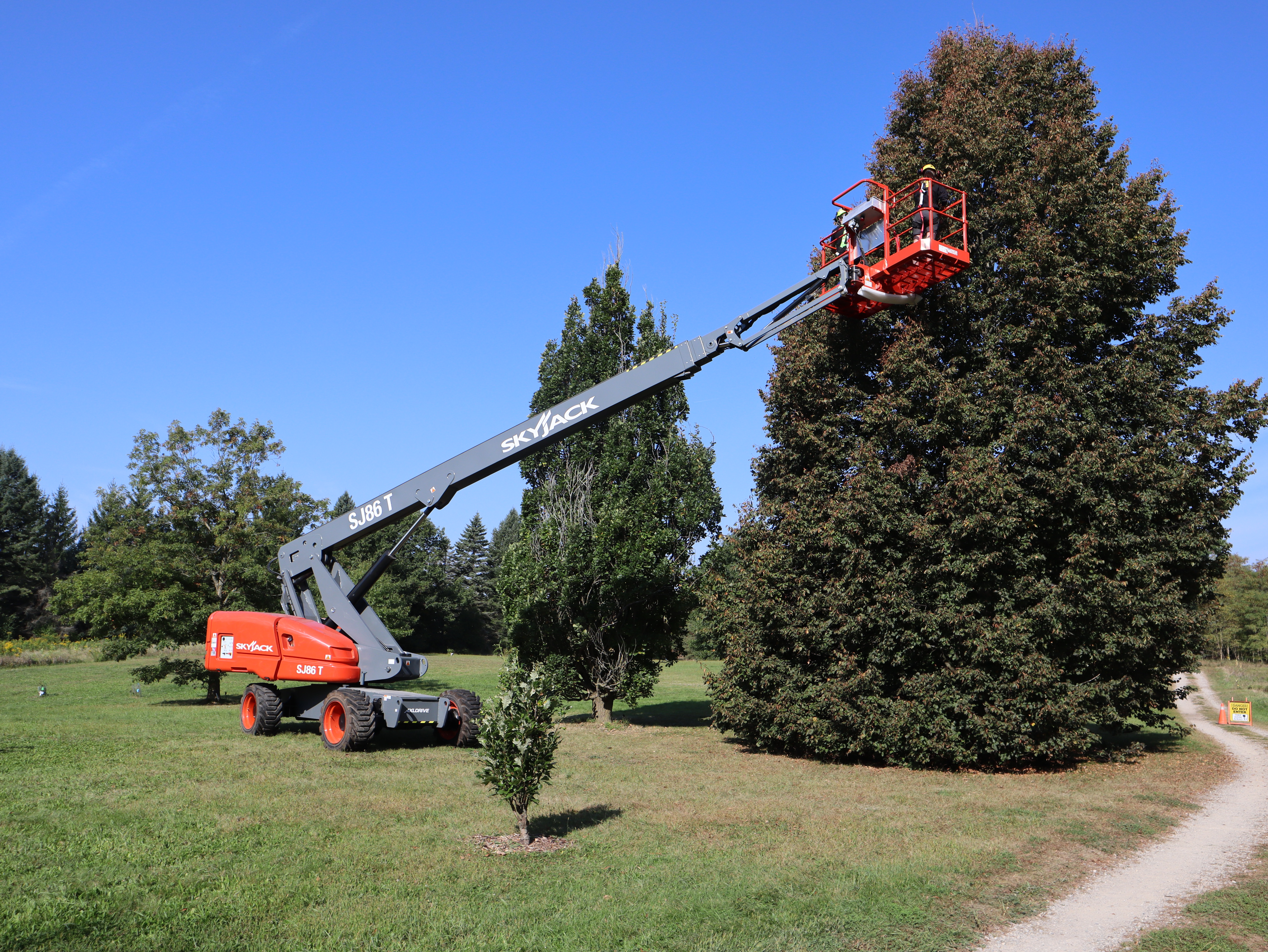T-boom being used in the arboretum