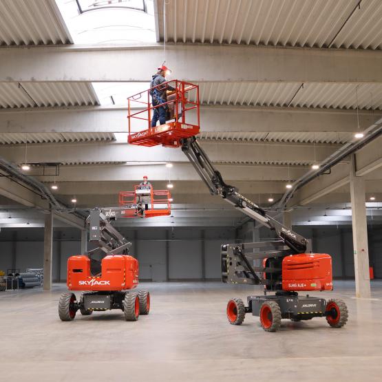SJ60 AJE+ and SJ45 AJE+ articulating booms in action